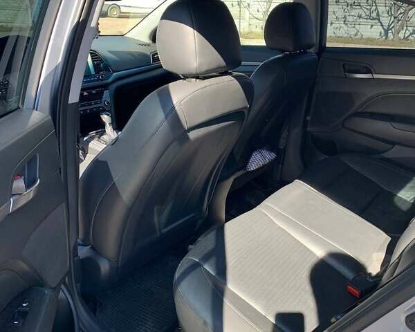 Серый Хендай Элантра, объемом двигателя 2 л и пробегом 122 тыс. км за 9500 $, фото 8 на Automoto.ua