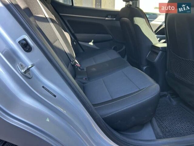 Серый Хендай Элантра, объемом двигателя 2 л и пробегом 198 тыс. км за 12500 $, фото 12 на Automoto.ua