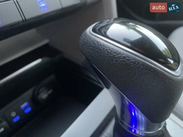 Сірий Хендай Елантра, об'ємом двигуна 2 л та пробігом 169 тис. км за 11700 $, фото 32 на Automoto.ua