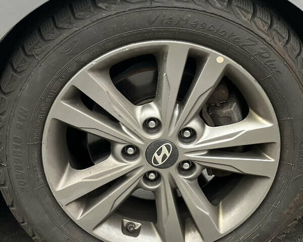 Серый Хендай Элантра, объемом двигателя 2 л и пробегом 115 тыс. км за 12000 $, фото 5 на Automoto.ua