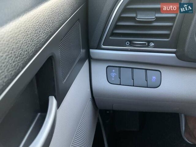 Сірий Хендай Елантра, об'ємом двигуна 2 л та пробігом 169 тис. км за 11700 $, фото 31 на Automoto.ua