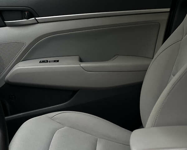 Серый Хендай Элантра, объемом двигателя 2 л и пробегом 115 тыс. км за 12000 $, фото 10 на Automoto.ua