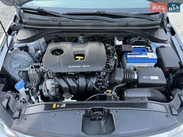 Сірий Хендай Елантра, об'ємом двигуна 2 л та пробігом 135 тис. км за 10899 $, фото 12 на Automoto.ua