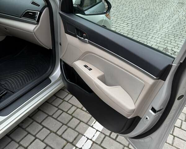 Серый Хендай Элантра, объемом двигателя 2 л и пробегом 115 тыс. км за 11150 $, фото 40 на Automoto.ua