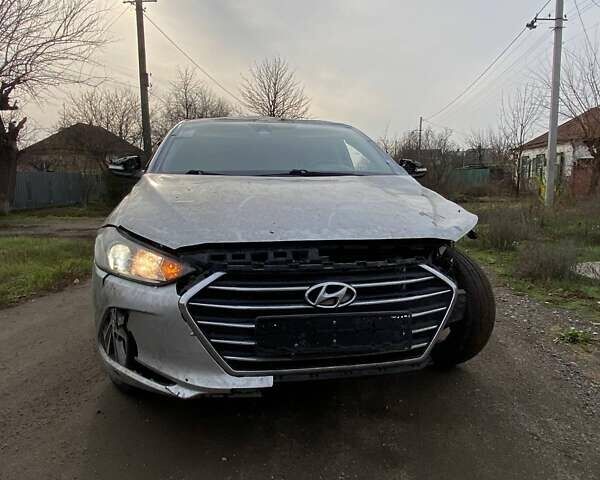 Серый Хендай Элантра, объемом двигателя 2 л и пробегом 150 тыс. км за 2800 $, фото 1 на Automoto.ua