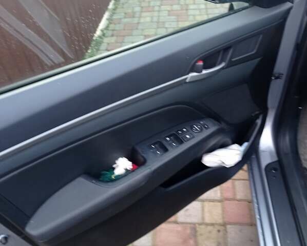 Серый Хендай Элантра, объемом двигателя 2 л и пробегом 90 тыс. км за 14000 $, фото 3 на Automoto.ua