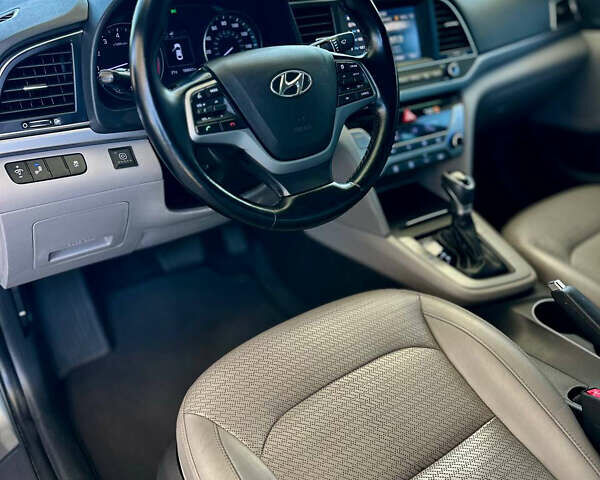 Хендай Элантра 2016 в Днепре (Днепропетровске) на Automoto.ua Серый Хендай Элантра, объемом двигателя 2 л и пробегом 199 тыс. км за 10999 $, фото 8 на Automoto.ua