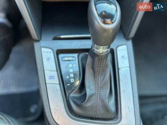 Серый Хендай Элантра, объемом двигателя 2 л и пробегом 122 тыс. км за 9500 $, фото 5 на Automoto.ua
