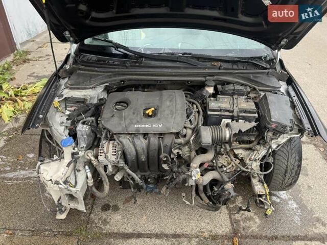 Серый Хендай Элантра, объемом двигателя 2 л и пробегом 150 тыс. км за 3800 $, фото 7 на Automoto.ua