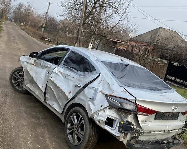 Серый Хендай Элантра, объемом двигателя 2 л и пробегом 150 тыс. км за 2800 $, фото 8 на Automoto.ua