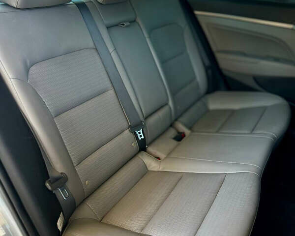 Хендай Элантра 2016 в Днепре (Днепропетровске) на Automoto.ua Серый Хендай Элантра, объемом двигателя 2 л и пробегом 199 тыс. км за 10999 $, фото 20 на Automoto.ua