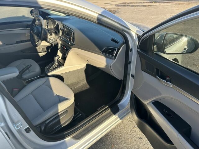 Серый Хендай Элантра, объемом двигателя 2 л и пробегом 186 тыс. км за 10500 $, фото 9 на Automoto.ua