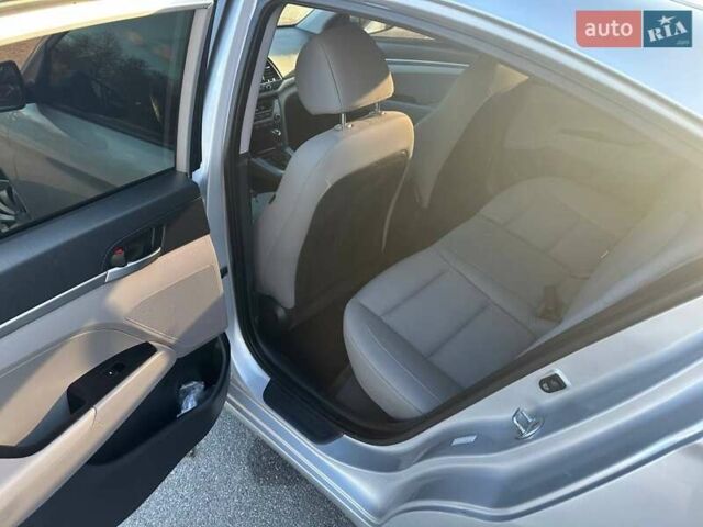 Серый Хендай Элантра, объемом двигателя 2 л и пробегом 185 тыс. км за 10500 $, фото 12 на Automoto.ua