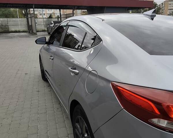 Серый Хендай Элантра, объемом двигателя 2 л и пробегом 179 тыс. км за 13800 $, фото 6 на Automoto.ua