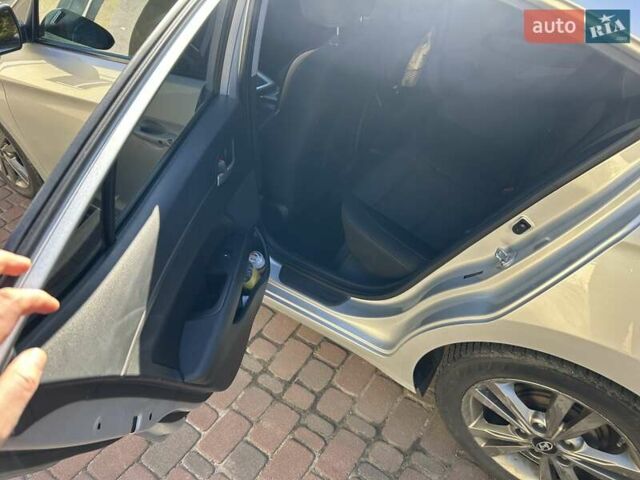Серый Хендай Элантра, объемом двигателя 2 л и пробегом 198 тыс. км за 12500 $, фото 9 на Automoto.ua