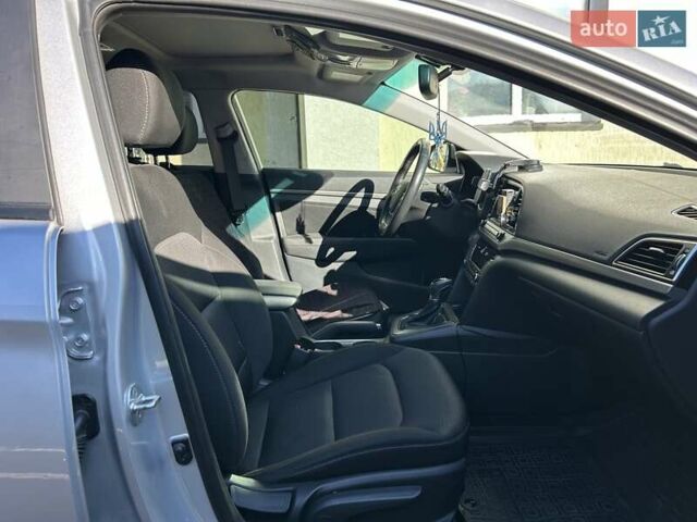 Серый Хендай Элантра, объемом двигателя 2 л и пробегом 198 тыс. км за 12500 $, фото 10 на Automoto.ua