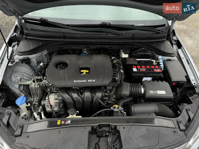 Серый Хендай Элантра, объемом двигателя 2 л и пробегом 135 тыс. км за 9999 $, фото 13 на Automoto.ua