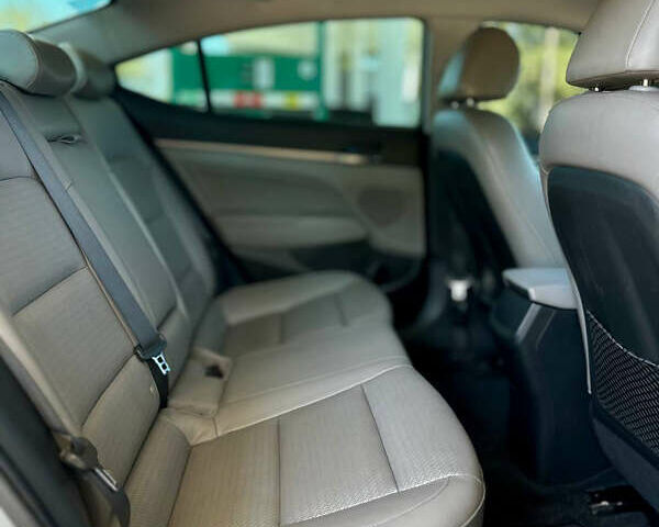 Хендай Элантра 2016 в Днепре (Днепропетровске) на Automoto.ua Серый Хендай Элантра, объемом двигателя 2 л и пробегом 199 тыс. км за 10999 $, фото 19 на Automoto.ua