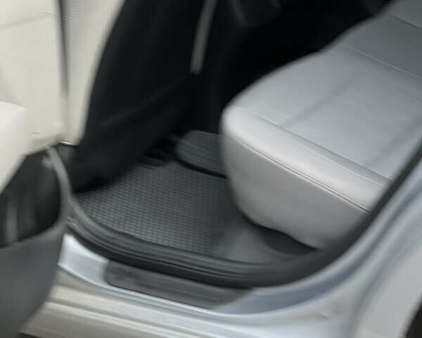 Серый Хендай Элантра, объемом двигателя 2 л и пробегом 115 тыс. км за 12000 $, фото 13 на Automoto.ua