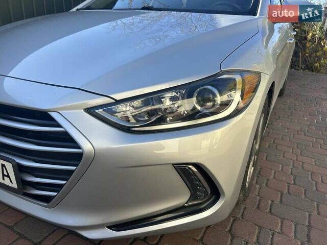 Серый Хендай Элантра, объемом двигателя 2 л и пробегом 198 тыс. км за 12500 $, фото 13 на Automoto.ua