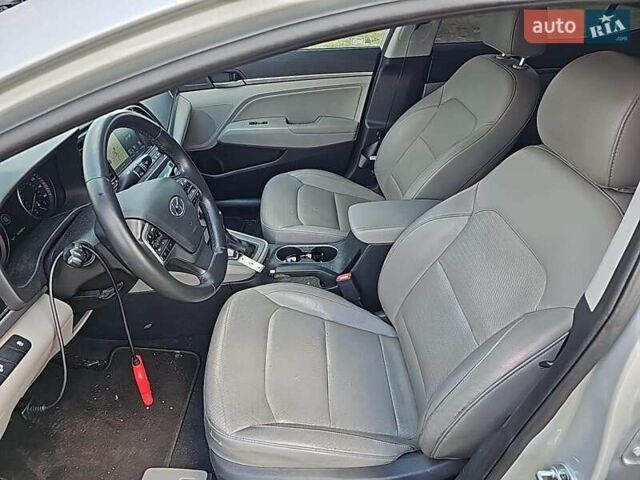 Серый Хендай Элантра, объемом двигателя 2 л и пробегом 165 тыс. км за 8500 $, фото 6 на Automoto.ua