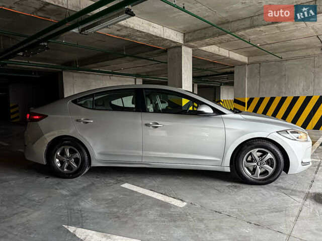 Серый Хендай Элантра, объемом двигателя 2 л и пробегом 160 тыс. км за 12900 $, фото 2 на Automoto.ua