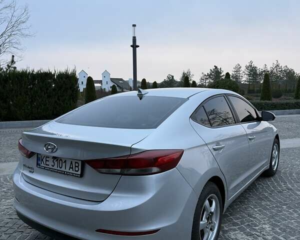 Серый Хендай Элантра, объемом двигателя 2 л и пробегом 228 тыс. км за 10800 $, фото 2 на Automoto.ua