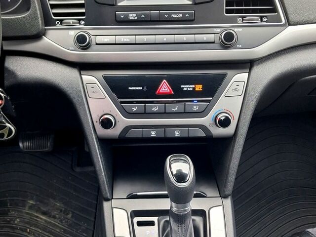 Хендай Элантра 2017 в Кропивницком (Кировограде) на Automoto.ua Серый Хендай Элантра, объемом двигателя 2 л и пробегом 177 тыс. км за 10900 $, фото 8 на Automoto.ua