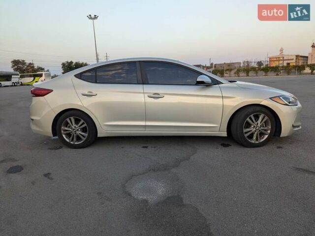 Серый Хендай Элантра, объемом двигателя 2 л и пробегом 145 тыс. км за 9990 $, фото 3 на Automoto.ua