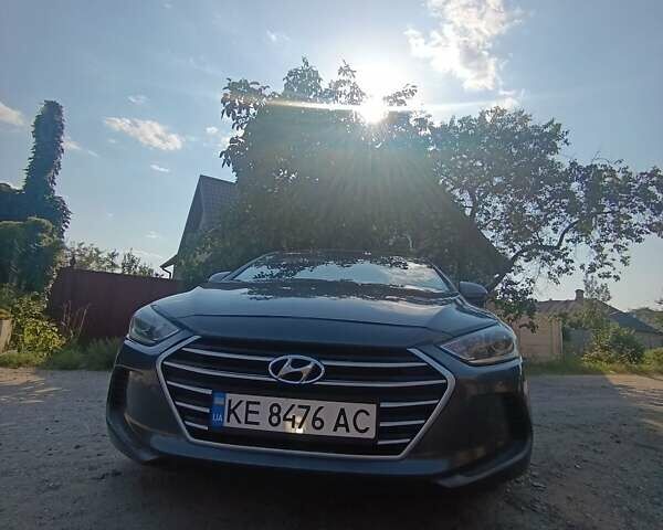 Сірий Хендай Елантра, об'ємом двигуна 1.6 л та пробігом 208 тис. км за 10500 $, фото 4 на Automoto.ua