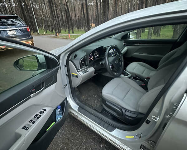 Серый Хендай Элантра, объемом двигателя 2 л и пробегом 161 тыс. км за 7300 $, фото 7 на Automoto.ua