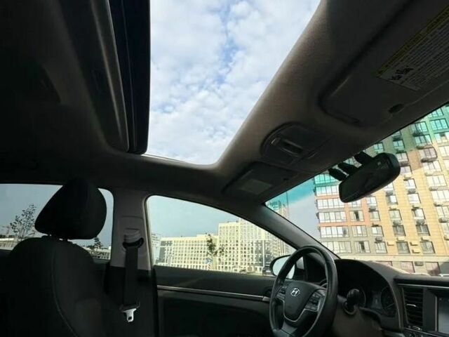 Сірий Хендай Елантра, об'ємом двигуна 2 л та пробігом 110 тис. км за 8800 $, фото 5 на Automoto.ua