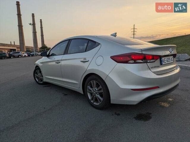 Серый Хендай Элантра, объемом двигателя 2 л и пробегом 145 тыс. км за 9990 $, фото 6 на Automoto.ua
