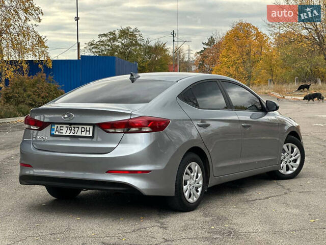 Хендай Элантра 2017 в Днепре (Днепропетровске) на Automoto.ua Серый Хендай Элантра, объемом двигателя 2 л и пробегом 137 тыс. км за 9999 $, фото 3 на Automoto.ua