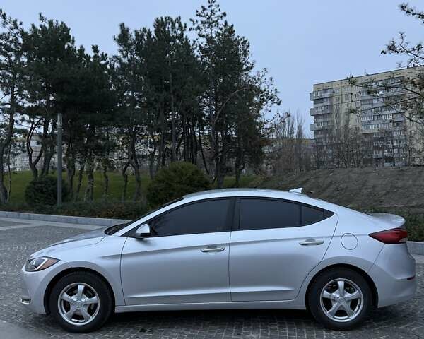 Серый Хендай Элантра, объемом двигателя 2 л и пробегом 228 тыс. км за 10800 $, фото 1 на Automoto.ua