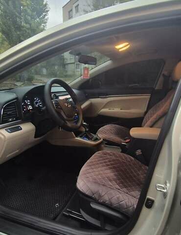 Хендай Элантра 2017 в Новомосковске на Automoto.ua Серый Хендай Элантра, объемом двигателя 2 л и пробегом 205 тыс. км за 9700 $, фото 7 на Automoto.ua