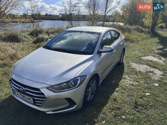 Серый Хендай Элантра, объемом двигателя 2 л и пробегом 157 тыс. км за 12500 $, фото 1 на Automoto.ua