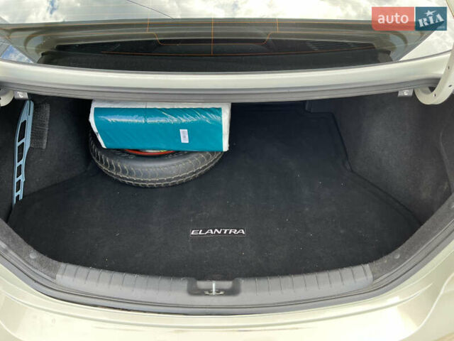 Серый Хендай Элантра, объемом двигателя 2 л и пробегом 135 тыс. км за 12300 $, фото 14 на Automoto.ua