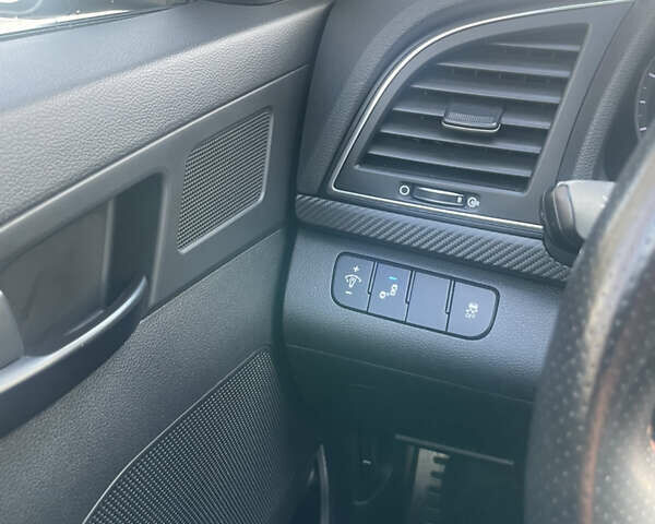 Серый Хендай Элантра, объемом двигателя 1.59 л и пробегом 101 тыс. км за 9500 $, фото 9 на Automoto.ua