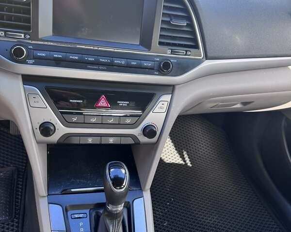 Серый Хендай Элантра, объемом двигателя 2 л и пробегом 157 тыс. км за 12500 $, фото 13 на Automoto.ua