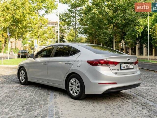 Сірий Хендай Елантра, об'ємом двигуна 2 л та пробігом 139 тис. км за 11500 $, фото 1 на Automoto.ua