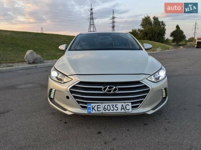 Серый Хендай Элантра, объемом двигателя 2 л и пробегом 145 тыс. км за 9990 $, фото 1 на Automoto.ua