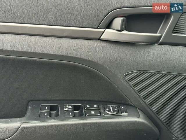 Сірий Хендай Елантра, об'ємом двигуна 2 л та пробігом 148 тис. км за 9900 $, фото 22 на Automoto.ua