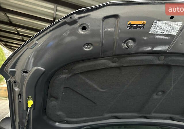 Серый Хендай Элантра, объемом двигателя 2 л и пробегом 35 тыс. км за 13300 $, фото 10 на Automoto.ua