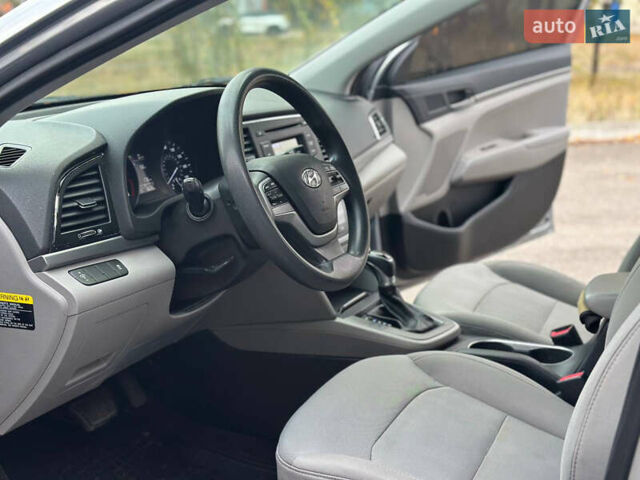 Хендай Элантра 2017 в Днепре (Днепропетровске) на Automoto.ua Серый Хендай Элантра, объемом двигателя 2 л и пробегом 137 тыс. км за 9999 $, фото 6 на Automoto.ua