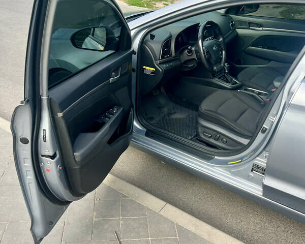 Серый Хендай Элантра, объемом двигателя 2 л и пробегом 169 тыс. км за 13300 $, фото 48 на Automoto.ua