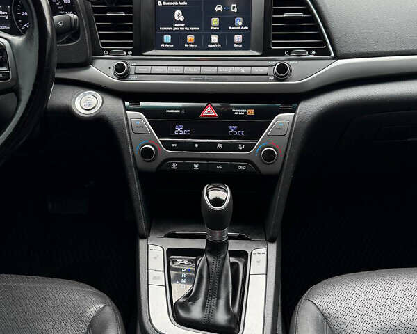 Серый Хендай Элантра, объемом двигателя 2 л и пробегом 132 тыс. км за 13500 $, фото 9 на Automoto.ua