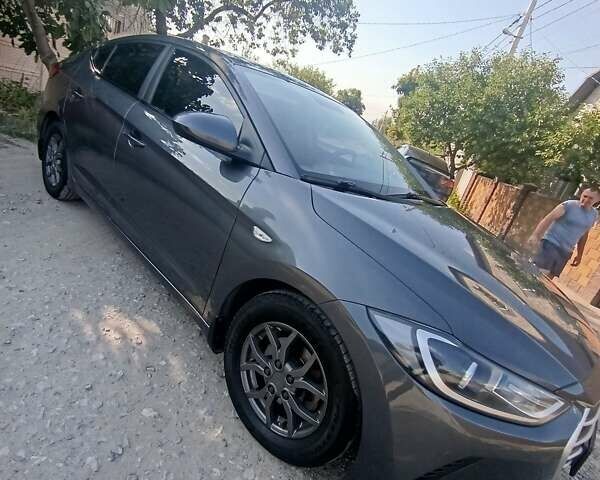 Сірий Хендай Елантра, об'ємом двигуна 1.6 л та пробігом 208 тис. км за 10500 $, фото 3 на Automoto.ua