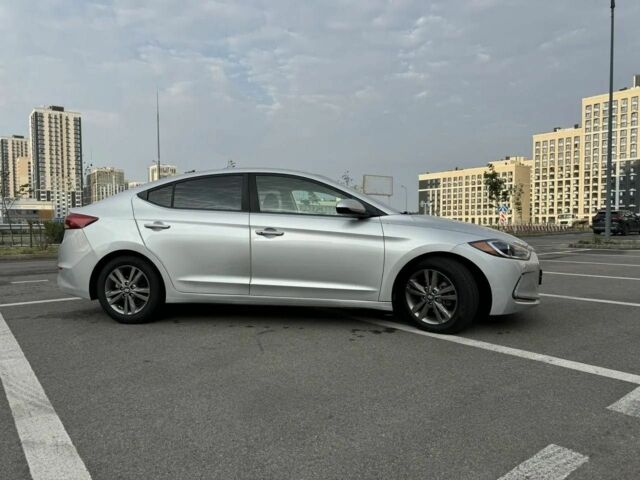 Сірий Хендай Елантра, об'ємом двигуна 2 л та пробігом 110 тис. км за 8800 $, фото 2 на Automoto.ua