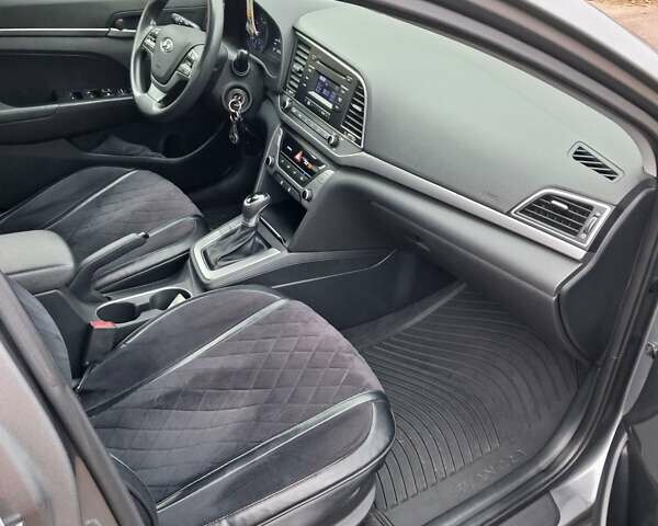 Хендай Элантра 2017 в Кропивницком (Кировограде) на Automoto.ua Серый Хендай Элантра, объемом двигателя 2 л и пробегом 177 тыс. км за 10900 $, фото 4 на Automoto.ua